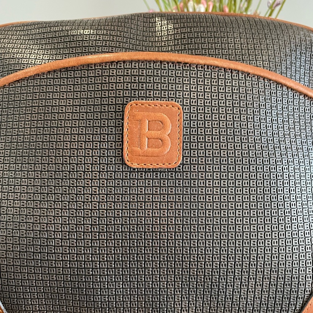 Bally Vintage Leather Crossbody Bag - Made in Italy with COA! - Picture 6 of 17